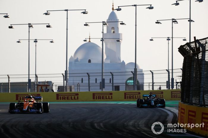 Lando Norris, McLaren MCL35M, Lewis Hamilton, Mercedes W12