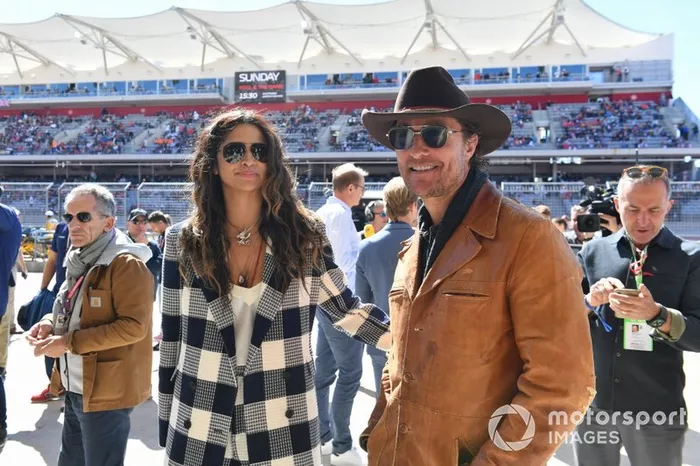 La modelo Camila Alves y su esposo, el actor Matthew McConaughey