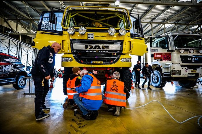 Verificaciones en Paul Ricard antes del embarque del Dakar 2020