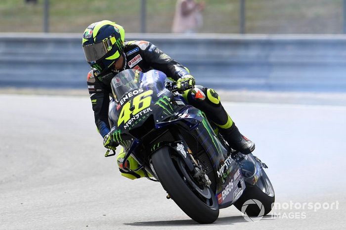 Valentino Rossi, Yamaha Factory Racing, rompe el motor