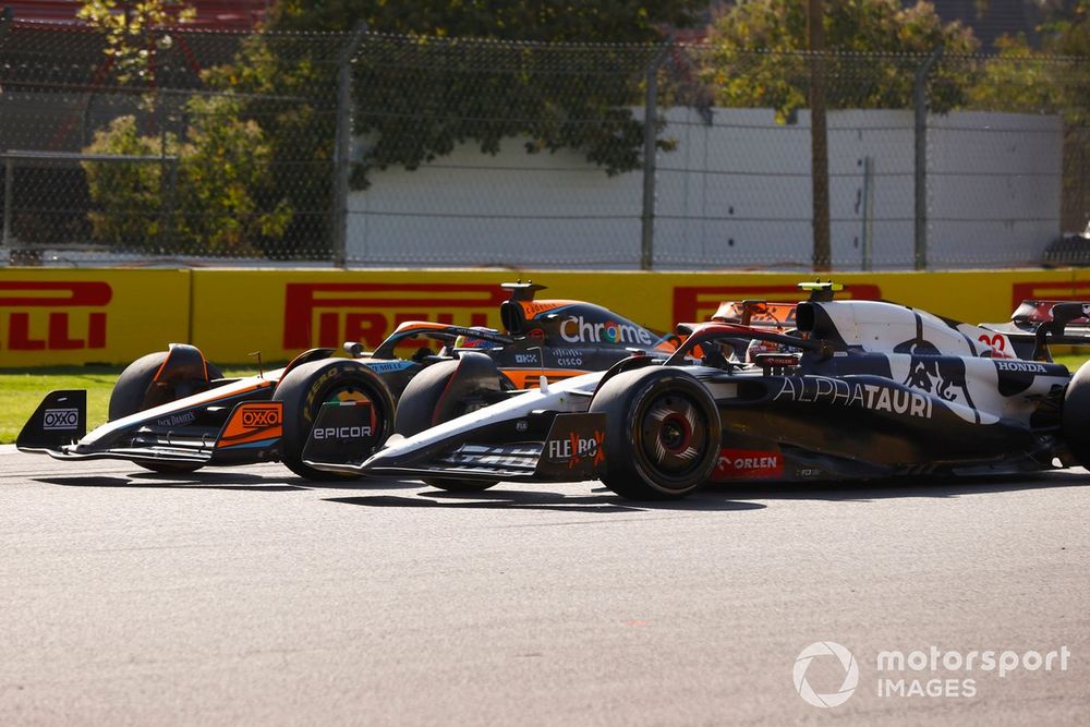 Oscar Piastri, McLaren MCL60, battles with Yuki Tsunoda, AlphaTauri AT04