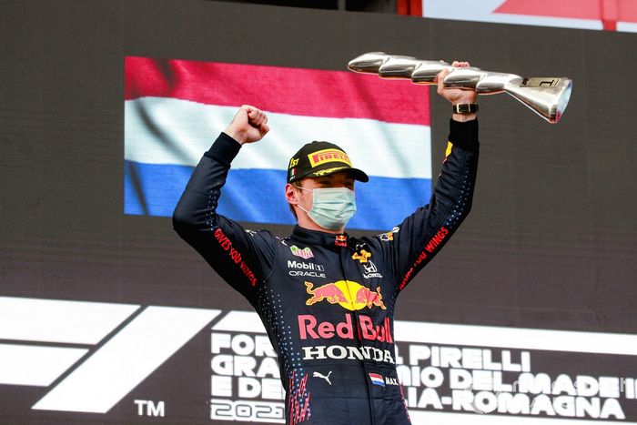 Podio: ganador Max Verstappen, Red Bull Racing