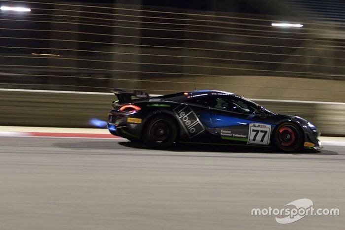 #77 Optimum Motorsport, McLaren 570 GT4: Jan Klingelnberg, Warren Hughes, Lars Dahmann, Charlie Hollings