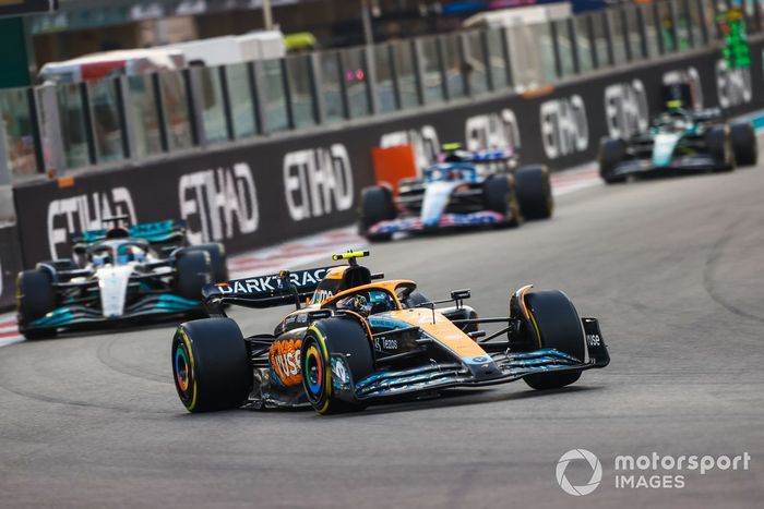 Lando Norris, McLaren MCL36, George Russell, Mercedes W13, Esteban Ocon, Alpine A522
