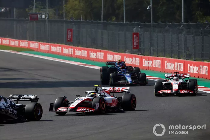 Mick Schumacher, Haas VF-22, Kevin Magnussen, Haas VF-22, Alex Albon, Williams FW44, Nicholas Latifi, Williams FW44