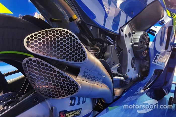 Detalle de escape en la moto Suzuki MotoGP de Alex Rins