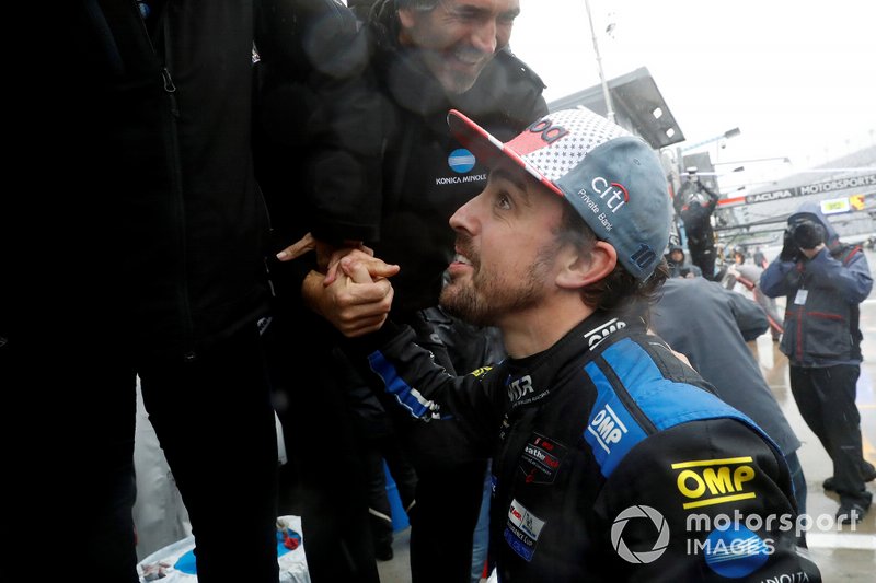 #10 Wayne Taylor Racing Cadillac DPi: Renger Van Der Zande, Jordan Taylor, Fernando Alonso, Kamui Kobayashi, victory celebration