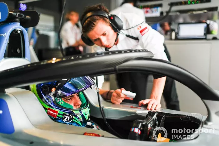 Felipe Massa, Venturi Formula E, Venturi VFE05, in conversation with an engineer.