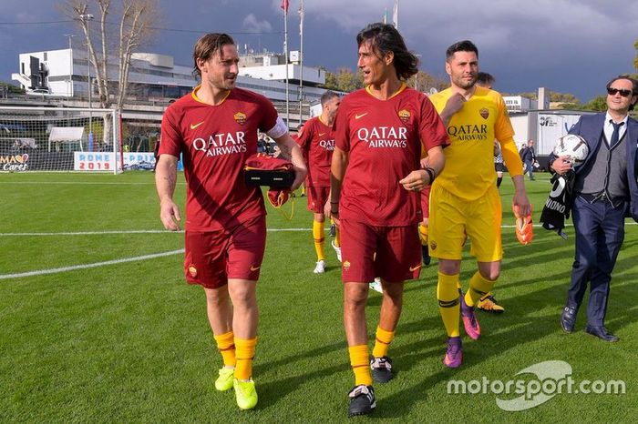 Francesco Totti y Marco Delvecchio en el partido de las Leyendas de la Roma contra los pilotos de Fórmula E