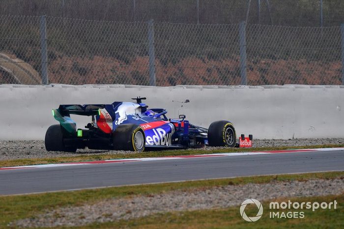Alex Albon, Scuderia Toro Rosso STR14 detenido en pista