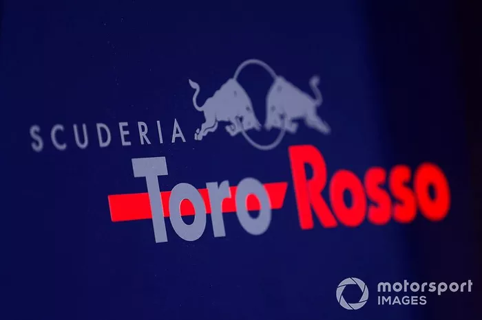 El logo de la Scuderia Toro Rosso