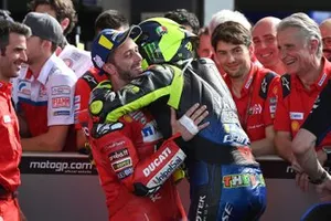 Deuxième place de Valentino Rossi, Yamaha Factory Racing, troisième place d'Andrea Dovizioso, Ducati Team