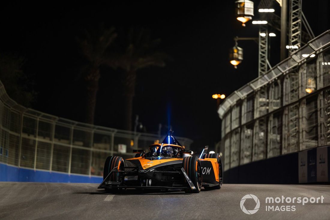 Sam Bird, equipo NEOM McLaren de Fórmula E, e-4ORCE 04