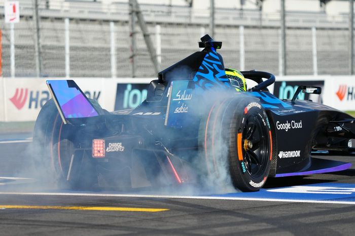 Usain Bolt conduce el GENBETA de Fórmula E