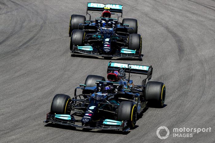 Lewis Hamilton, Mercedes W12, Valtteri Bottas, Mercedes W12, Max Verstappen, Red Bull Racing RB16B