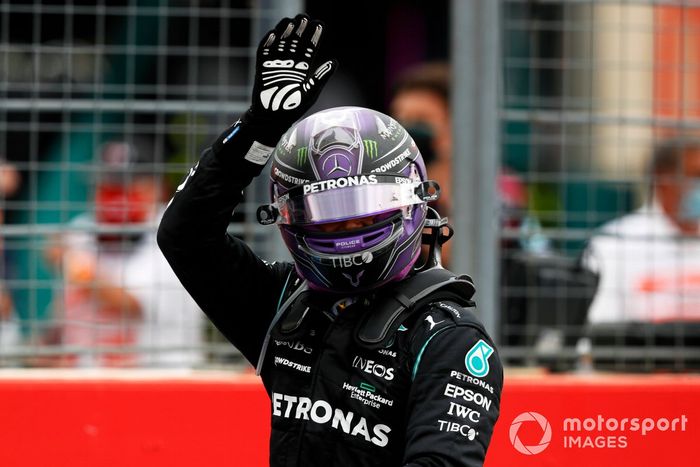 Segundo lugar Lewis Hamilton, Mercedes, en Parc Ferme