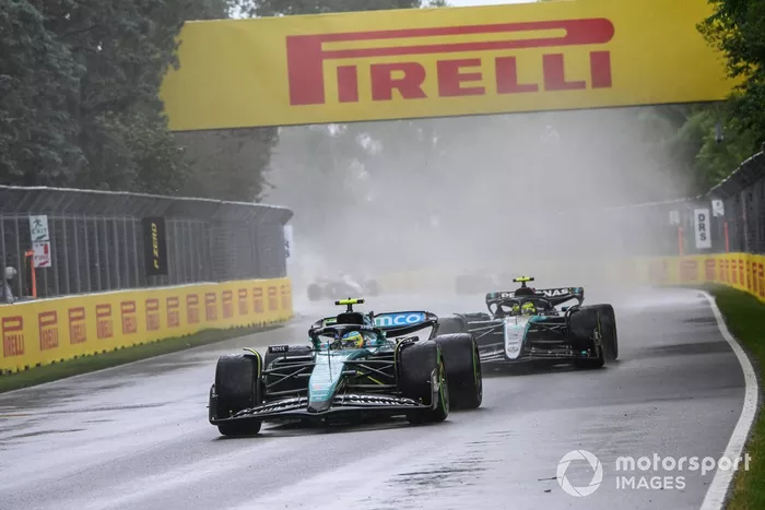 Fernando Alonso, Aston Martin AMR24, Lewis Hamilton, Mercedes F1 W15