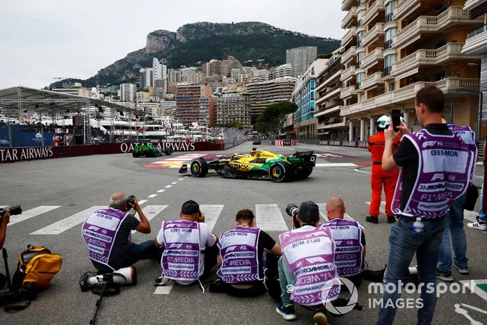 Los fotógrafos apuntan a Lando Norris, McLaren MCL38