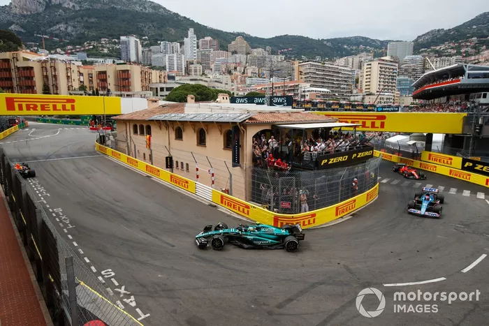 Fernando Alonso, Aston Martin AMR23, Esteban Ocon, Alpine A523, Carlos Sainz, Ferrari SF-23