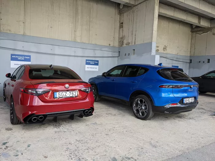 Alfa Romeo Giulia, Guanyu Zhou; Alfa Romeo Tonale, Valtteri Bottas