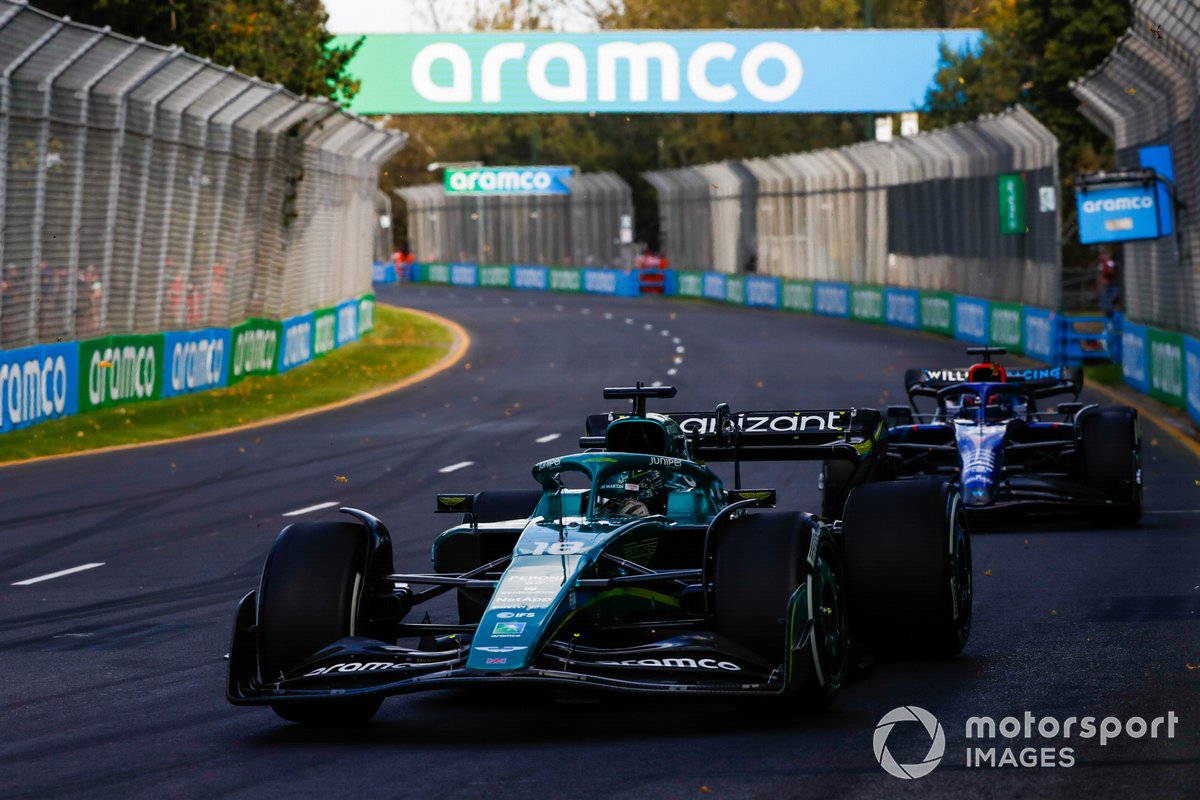 Lance Stroll, Aston Martin AMR22, Alex Albon, Williams FW44