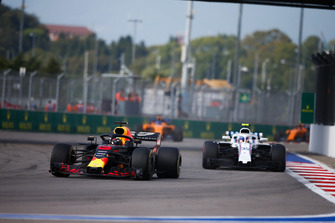Daniel Ricciardo, Red Bull Racing RB14, leads Charles Leclerc, Sauber C37