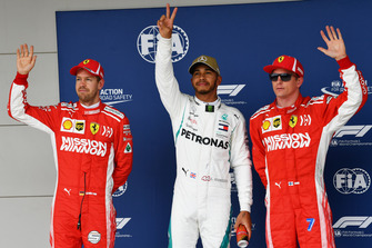 Il poleman Lewis Hamilton, Mercedes AMG F1, il secondo qualificato Sebastian Vettel, Ferrari, il terzo qualificato Kimi Raikkonen, Ferrari,