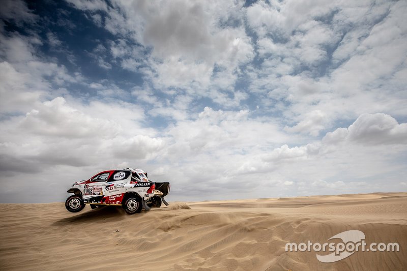 #302 Toyota Gazoo Racing Toyota Hilux: Жінель де Вільєр, Дірк фон Цітцевітц
