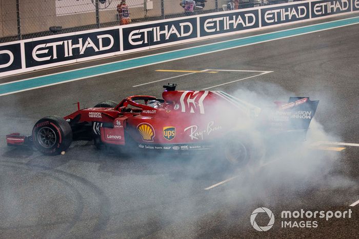 Sebastian Vettel, Ferrari SF71H donuts al final de la carrera