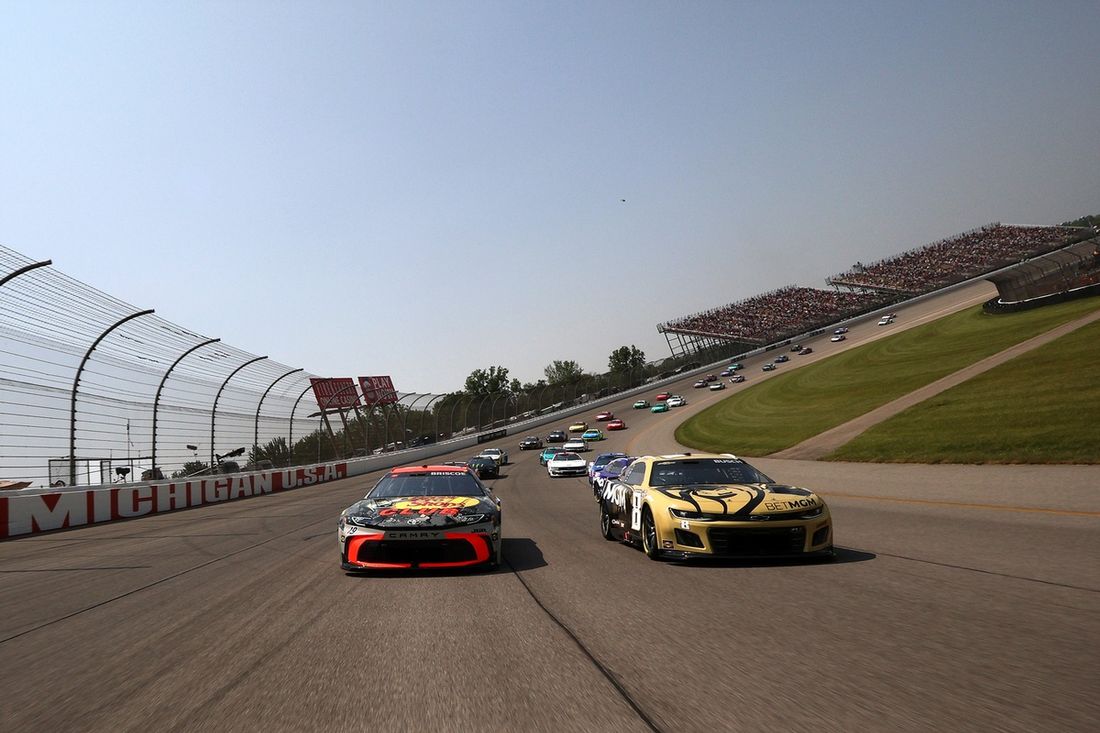 Chase Briscoe, Joe Gibbs Racing Toyota, Kyle Busch, Richard Childress Racing Chevrolet