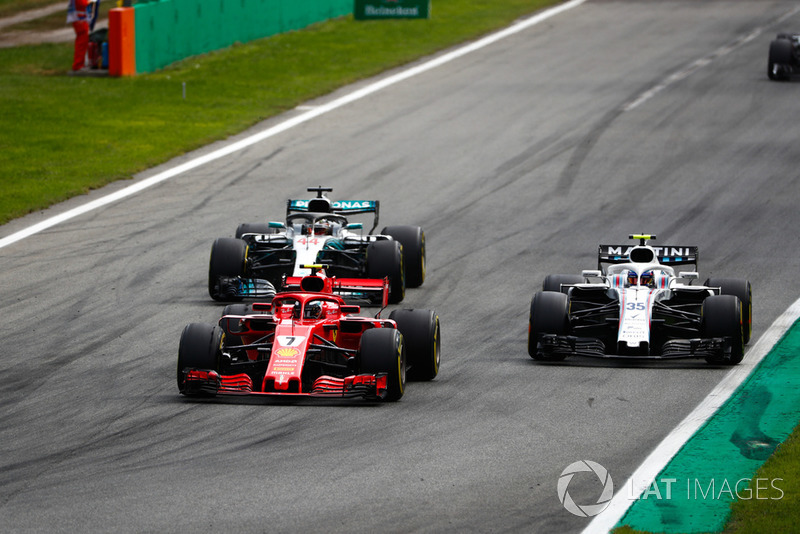 Kimi Raikkonen, Ferrari SF71H, Lewis Hamilton, Mercedes AMG F1 W09