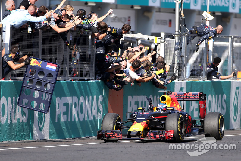 Il vincitore della gara Daniel Ricciardo, Red Bull Racing