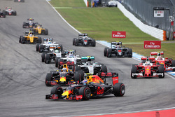 Max Verstappen, Red Bull Racing RB12 alla partenza della gara