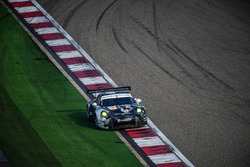 #88 Proton Racing Porsche 911 RSR: Халед Аль-Кубайси, Давид Хайнемайер Ханссон, Патрик Лонг