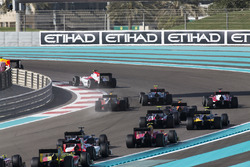 Sergey Sirotkin, ART Grand Prix devant Antonio Giovinazzi, PREMA Racing & Johnny Cecotto Jr., Rapax