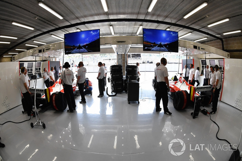 F1 Experiences 2-Seater garage