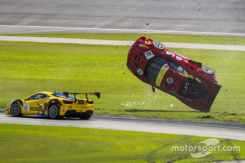 #124 Ferrari of Long Island Ferrari 488 Challenge: Jerome Jacalone, incidente