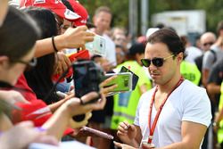 Felipe Massa, Williams signs autographs for the fans