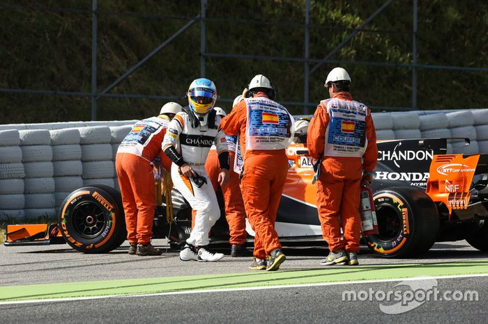 Fernando Alonso, McLaren MCL32 se queda parado en la FP1