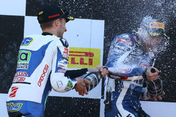Podium : le troisième, Jules Cluzel, le deuxième, Lucas Mahias