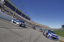Chase Elliott, Hendrick Motorsports Chevrolet and Dale Earnhardt Jr., Hendrick Motorsports Chevrolet lead the field for the Daytona 500