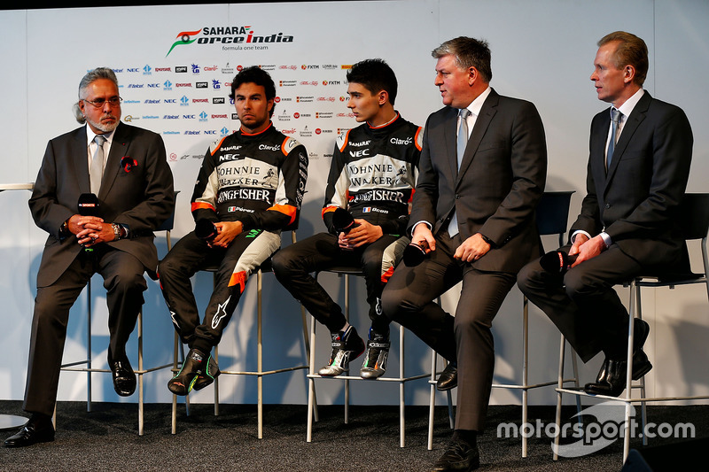 Vijay Mallya, Sergio Perez, Esteban Ocon, Otmar Szafnauer, Andrew Green, Sahara Force India F1 Team