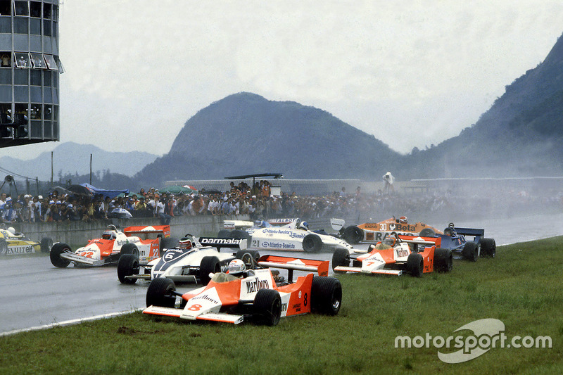 Start crash, with Andrea de Cesaris, McLaren M29F-Ford Cosworth; Hector Rebaque, Brabham BT49C-Ford 