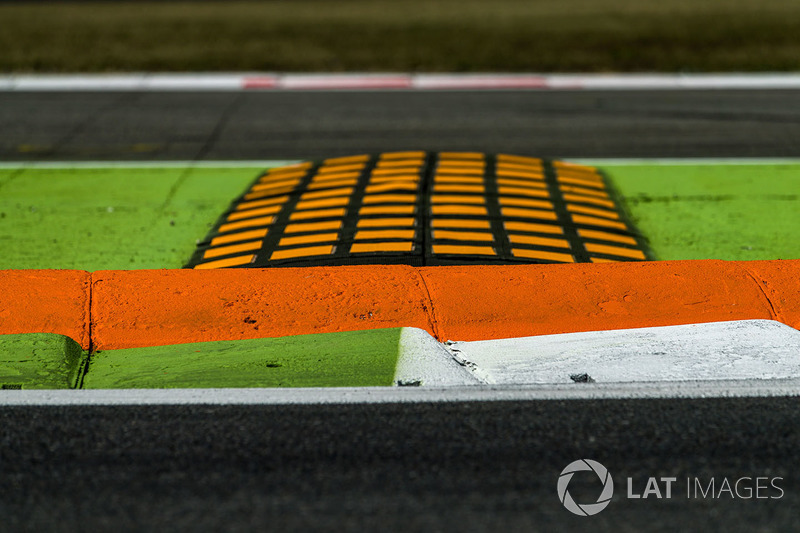 Kerb detail