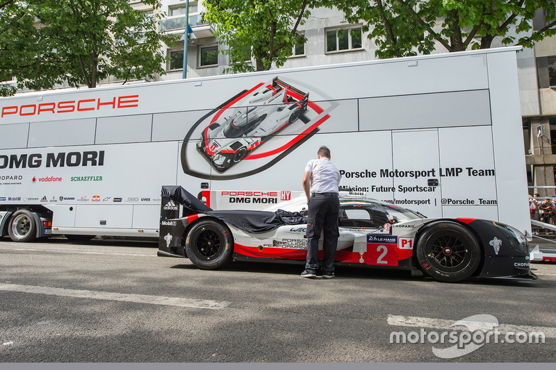 №2 Porsche Team, Porsche 919 Hybrid: Брендон Хартли, Эрл Бамбер, Тимо Бернхард