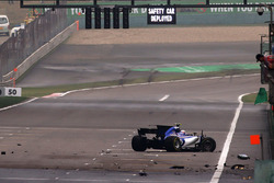 Antonio Giovinazzi, Sauber C36 Ferrari, crasht
