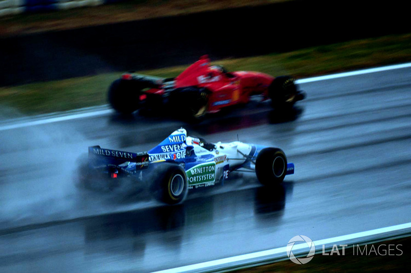 Michael Schumacher, Ferrari langs Gerhard Berger, Benetton