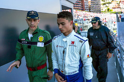 Race retiree Pascal Wehrlein, Sauber with the Doctor