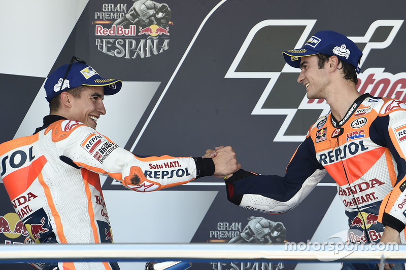 Marc Marquez dan Dani Pedrosa saling mengucapkan selamat