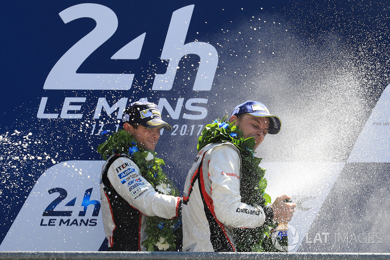 Second place Anthony Davidson, Toyota Gazoo Racing, winner Earl Bamber, Porsche Team